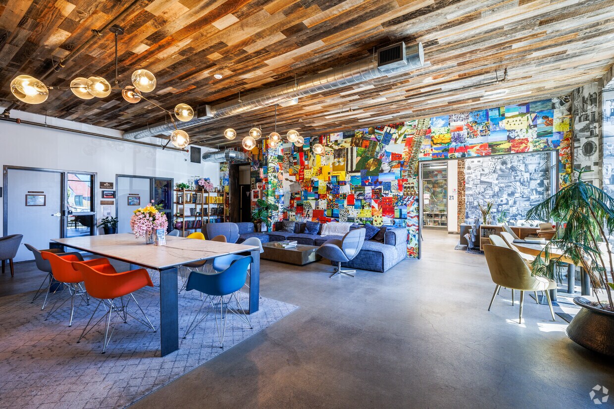 Salon Workspace gallery image